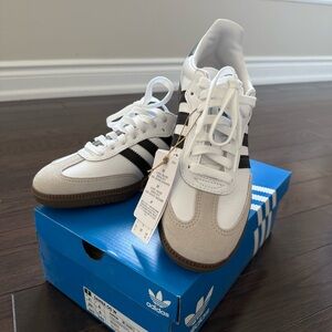 NWT adidas White and Black Classic Samba Sneakers with Gum Sole